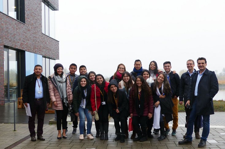 13 Studierende der Fachrichtung Wirtschaftsingenieurwesen mit Schwerpunkt Logistik und ihr Professor, Nestor Andrés Beltrán Bernal, besuchten während ihrer 14tägigen Studienreise insgesamt fünf deutsche Hochschulorte.