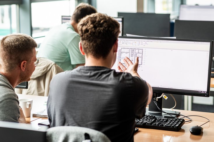 Studierende am Bildschirm