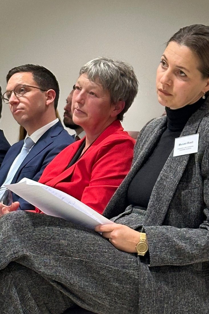 v.l. Niedersächsischer Minister für Wissenschaft und Kultur Falko Mohrs, Landtagspräsidentin Hanna Naber und LHK-Vorsitzende Prof. Dr. Susanne Menzel-Riedl