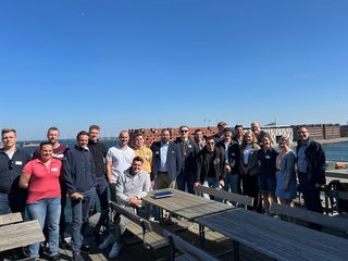 Gruppenbild bei sonnigem Wetter