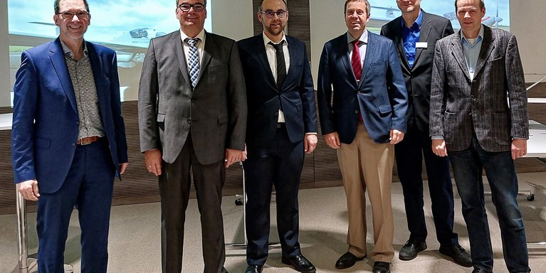 Vorstellung des An-Instituts bei der PTB in Braunschweig (v.l.n.r.: Prof. Holger Saß, Dr. Thorsten Schrader, Karsten Schubert, PD Dr. Thomas Kleine-Ostmann, Prof. Jens Werner, Prof. Jochen Bredemeyer) (Foto: Jade HS)