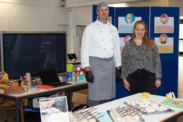 Sören Carstens (Küchenleiter, Mensa Wilhelmshaven) und Julia Meister (Studentenwerk Oldenburg)