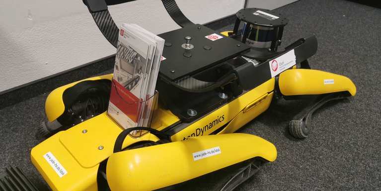 Der neue autonomer Laufroboter im Institut für Datenbankorientiertes Konstruieren (Foto: Jade HS)