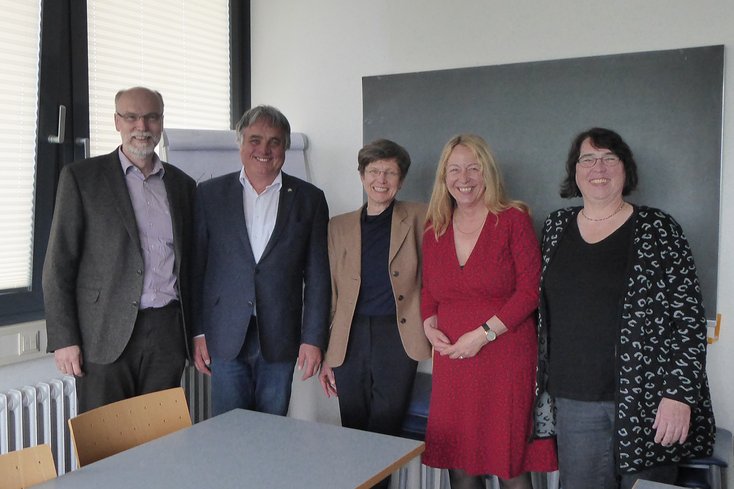 v.l. Prof. Dr. Dr. Birger Kollmeier, Prof. Dr. Martin Heidenreich, Dr. Petra von Gablenz, Prof. Dr. Gisela Schulze (Vorsitzende der Prüfungskommission), Prof. Dr. Inga Holube. (Foto: privat)