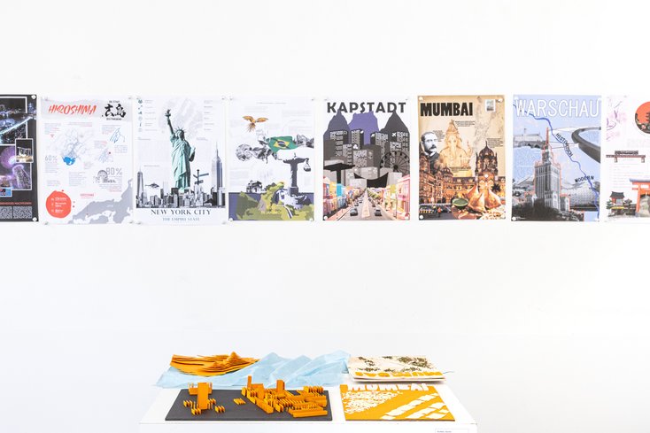 Pläne und Modelle in einer Ausstellung