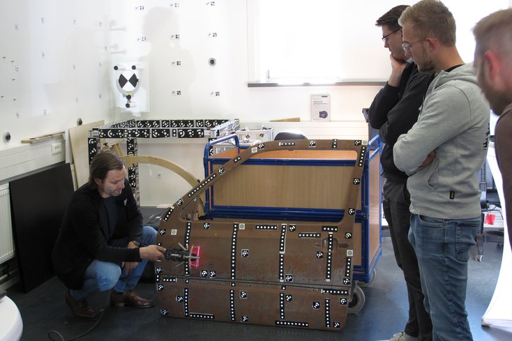 Einsatz eines Lasertrackers zur präzisen 3D-Vermessung (Foto: Katrin Keller)