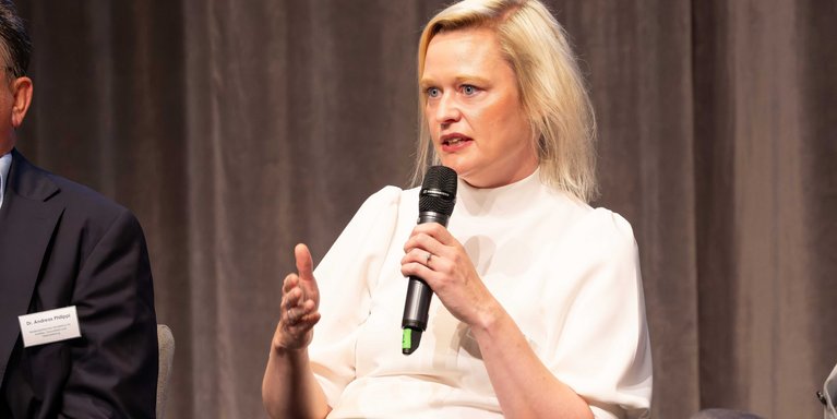 Prof. Dr. Ines Aumann-Suslin lehrt und forscht als Professorin für Pflege- und Gesundheitsmanagement an der Jade Hochschule im Fachbereich Bauwesen Geoinformation Gesundheitstechnologie. (Foto: Arbeitgeber- und Wirtschaftsverband Jade e.V.)