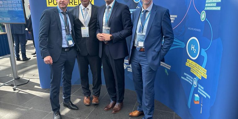 Vertreter des Fachbereichs Ingenieurwissenschaften mit dem niedersächsischen Wirtschaftsminister Olaf Lies - v.l. Prof. Dr. Karsten Oehlert, Olaf Fischer, Olaf Lies (nds. Wirtschaftsminister) und Prof. Dr. Holger Saß (Foto: Olaf Fischer/Jade HS)