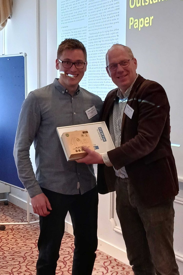 Arwed Schütz und Prof. Dr. Wilhelm van Driel (v.l.) bei der Preisverleihung (Foto: O. de Saint Leger/EuroSimE)