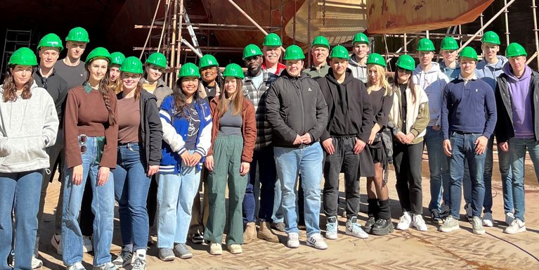 Teilnehmende der diesjährigen International Carousel Week am Fachbereich Management, Information, Technologie. (Foto: Jade HS)