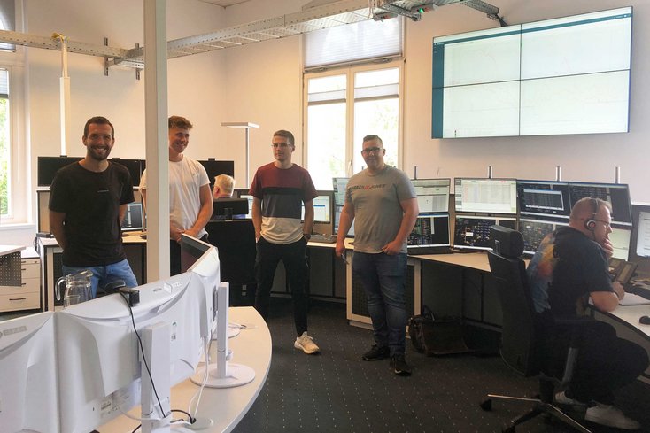 Studierende aus dem Studiengang Wirtschaftsingenieurwesen Geoinformation zu Besuch bei der Firma Omexom Renewable Energies Offshore (Foto: Frank Schüssler/Jade HS)