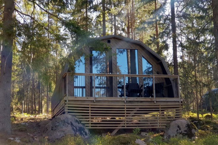 Die Haltia Lake Lodge befindet sich im Nuuksio-Nationalpark . Sie bietet neben kleinen Hotelzimmern auch Zimmer in zeltartigen Hütten ohne fließendes Wasser. (Foto: Goodfellow/Jade HS)