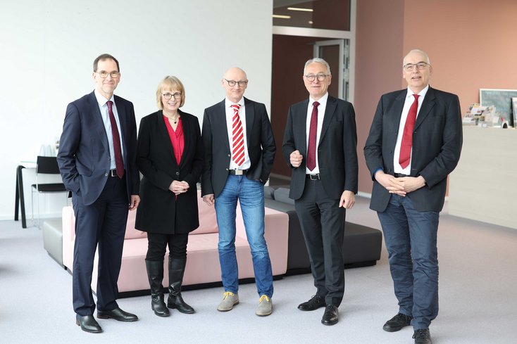 Im Jahr 2025 gehören dem Präsidium an: (von links) Prof. Dr. Holger Saß, Prof. Dr. Juliane Benra, Prof. Dr. Hero Weber, Prof. Dr. Manfred Weisensee und Dr. Bert Albers (Bild: Bonnie Bartusch) 