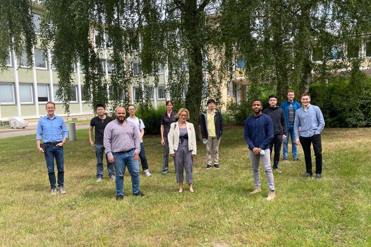 Von links nach rechts: Prof. Dr.-Ing Dennis Hohlfeld, Yongchen Rao, Ibrahim Zawra, Chu Xu, Ulrike Fitzer, Prof. Dr.-Ing Tamara Bechtold, Siyang Hu, Chisom Umunnakwe, Chengdong Yuan, Simon Stindt und Arwed Schütz. (Foto: privat)
