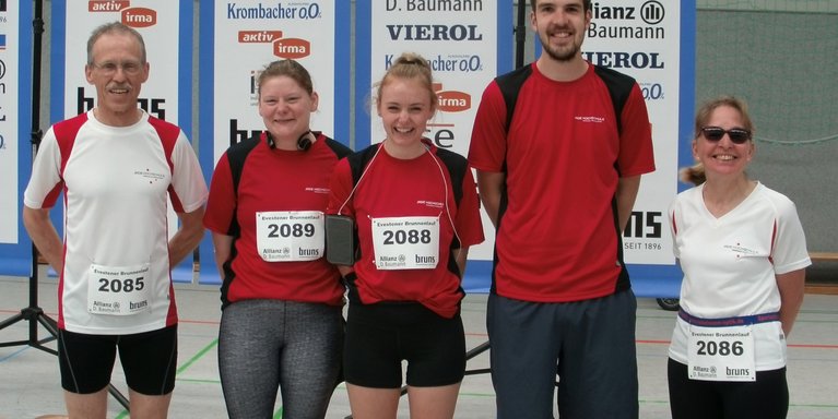 Beim Brunnenlauf (v.l.): Andreas Schmidt, Anna Herbers, Bianca Oehlerking, Klaas Mehrtens und Helga Schmidt (Foto: Jade HS)