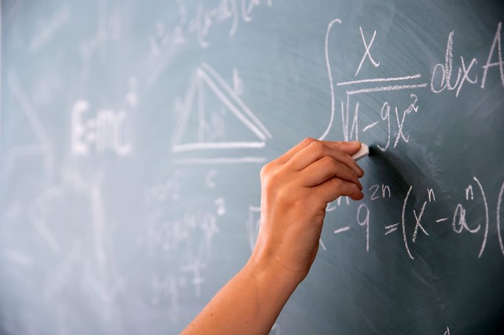Neues Angebot „Basiswissen Mathe in Präsenz“ (Bild: Adobe Stock)