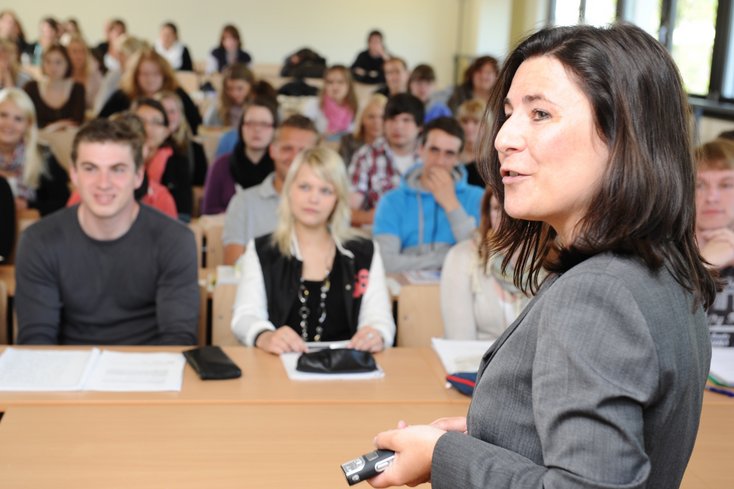 Gute Lehre ist anspruchsvoll: Mit einem breiten Coaching-Angebot unterstützt die Jade Hochschule Lehrende in der Weiterentwicklung ihres Aufgabenbereiches. Foto: Michael Stephan/Jade HS
