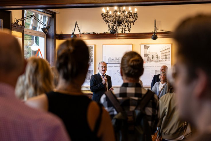 Präsident Prof. Dr. Manfed Weisensee spricht ein paar Grußworte zur Eröffnung (Foto: Andreas Rothaus, Jade HS)