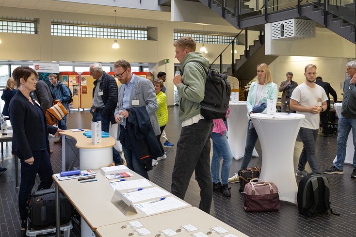 Dialog-Gäste zu Beginn der Veranstaltung. (Foto: Jade HS/Malte Schmidt)