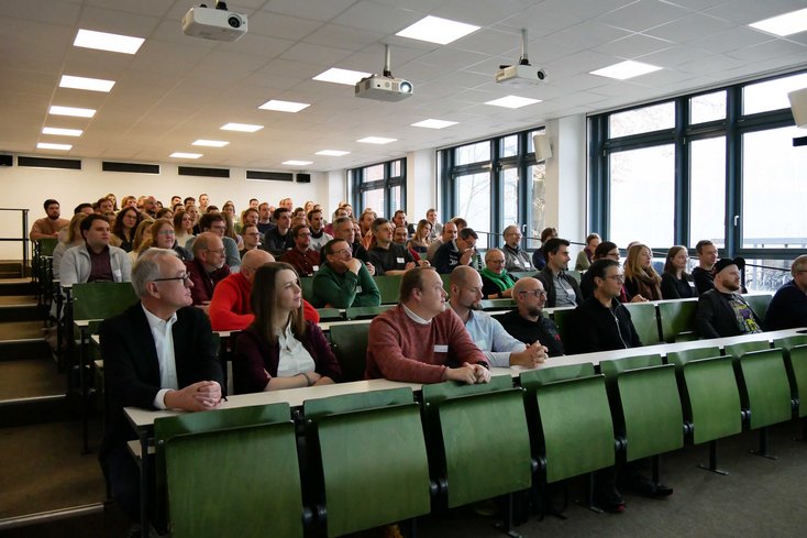 Full House – nur wenige Plätze blieben im Hörsaal frei. (Foto: Jade HS)