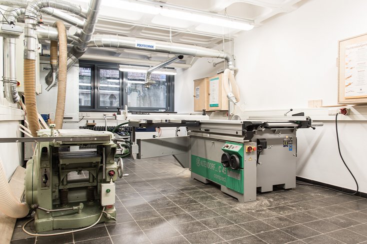 Eine Formatkreissäge in der Modellbauwerkstatt der Hochschule