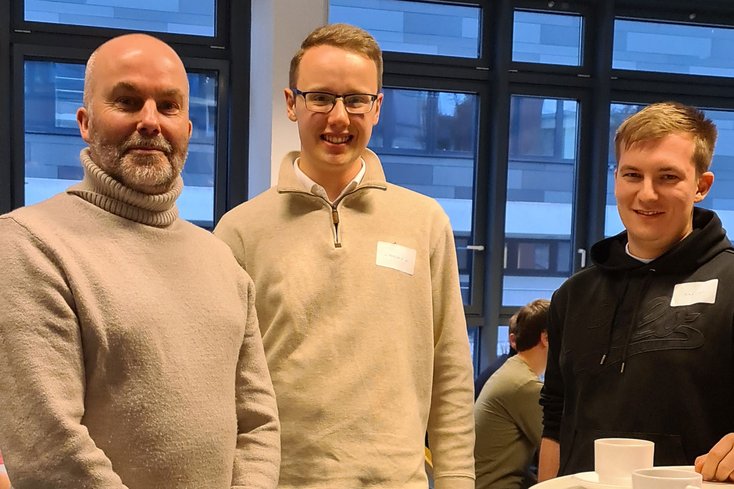 Zeit zum Netzwerken blieb auch: Dr. Roland Hergert (li.) mit zwei Teilnehmern (Foto: Florian Uhlenkamp)