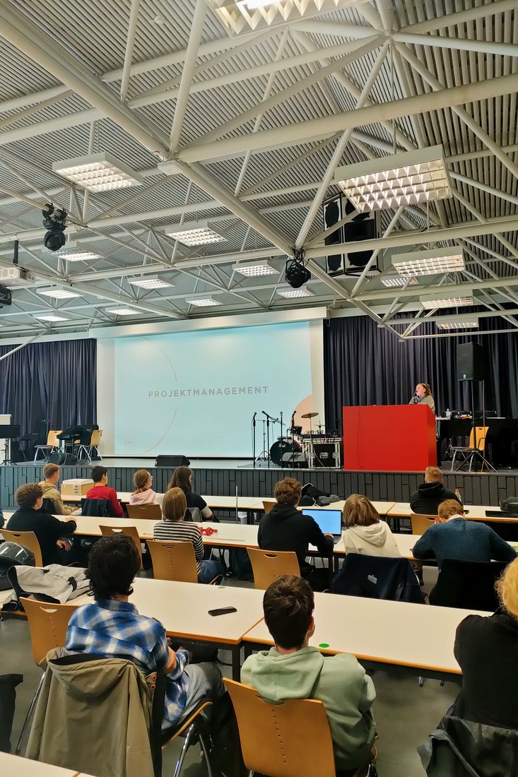 Im Workshop Projektmanagement lernten die Teilnehmer_innen, wie sie das Projekt "Design-Challenge" strukturiert planen und erfolgreich umsetzen können. (Foto: Anka Albrecht/Jade HS)