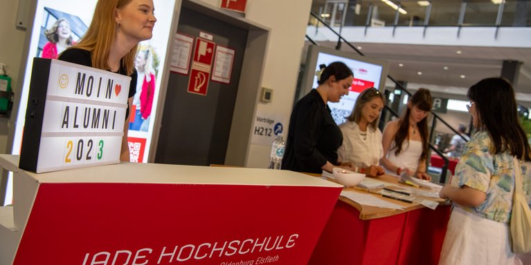 Großes Wiedersehen der Alumni (Foto: ZVM / Jade HS)
