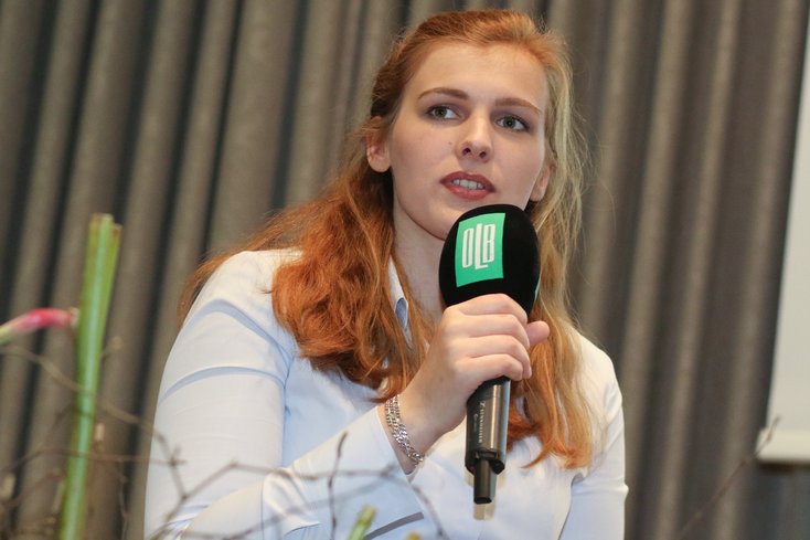 Schoons Fazit: Durch den Einsatz des Recyclingprodukts Asphaltgranulat können Ressourcen-, Energie- und schließlich auch Kosten eingespart werden. Foto: Piet Meyer/Jade HS