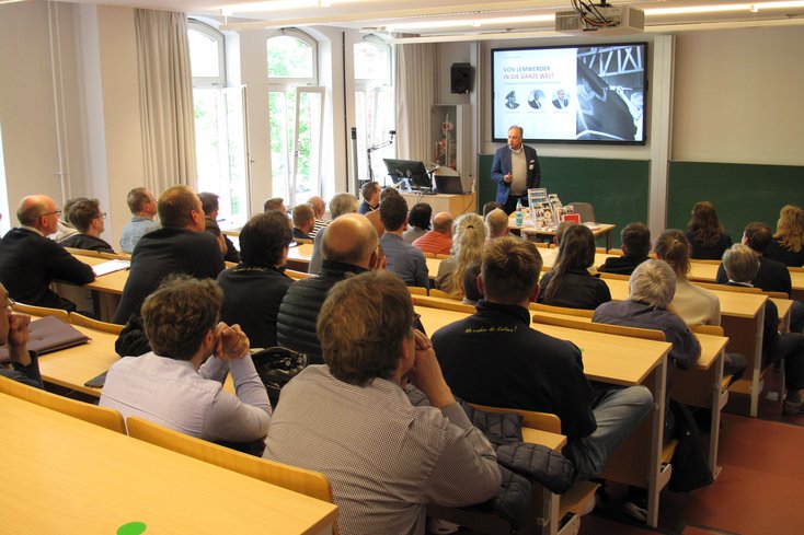 Ralph Zimmermann gewährte Einblicke in die Anwendungsszenarien der 3D-Vermessung im Schiffsbau. (Foto: Katrin Keller)