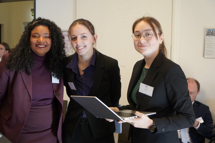 (Bilder: Jade HS/Brett Sieberth)