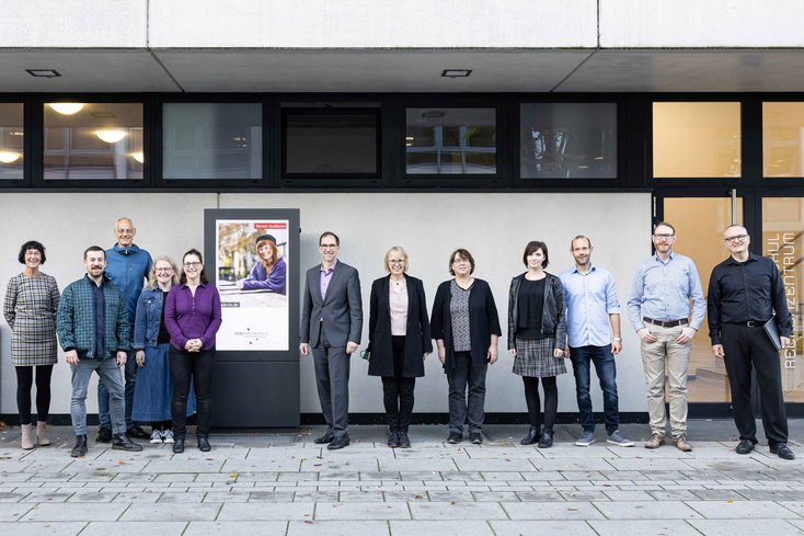 Das Projektteam am Campus Oldenburg (v.l.n.r.): Walburgis Fehners, Paul Walter, Dr. Helge Bormann, Dörthe Schulz, Diana Schmidt, Prof. Dr. Holger Saß, Prof. Dr. Juliane Benra, Prof. Dr. Inga Holube, Catharina Boss, Philip Schmidt, Prof. Dr. Stefan Gudenkauf, Prof. Dr. Jörg Bitzer (Foto: Jade HS)