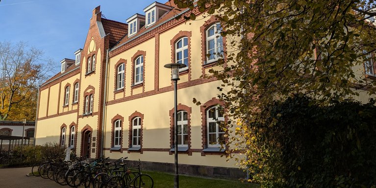 Seitenansicht Geodäsiegebäude