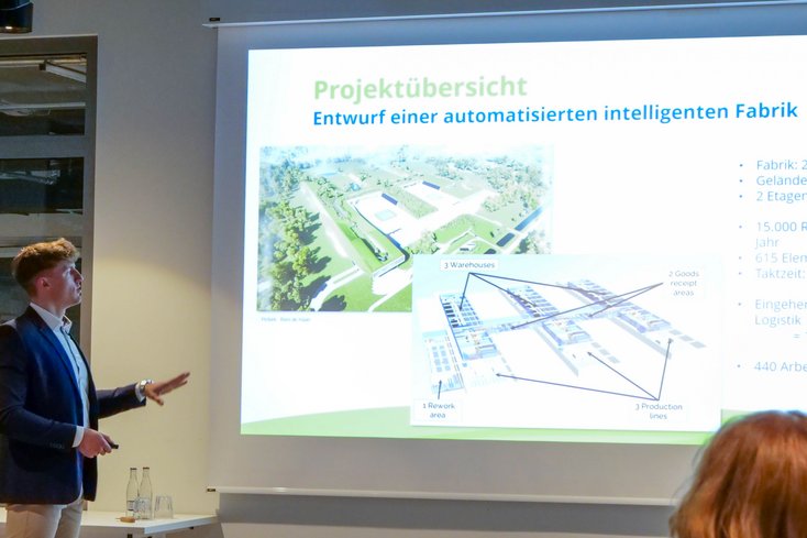 Bennet Zander zum Thema Optimierung der Lieferketten (Foto: Jan Jesko Mantey/Uni Oldenburg)