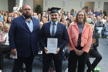 (v. li.) Prof. Dr. Till-Heinrich Carstens, Max Aeils, Prof. Dr. Katharina Teuber