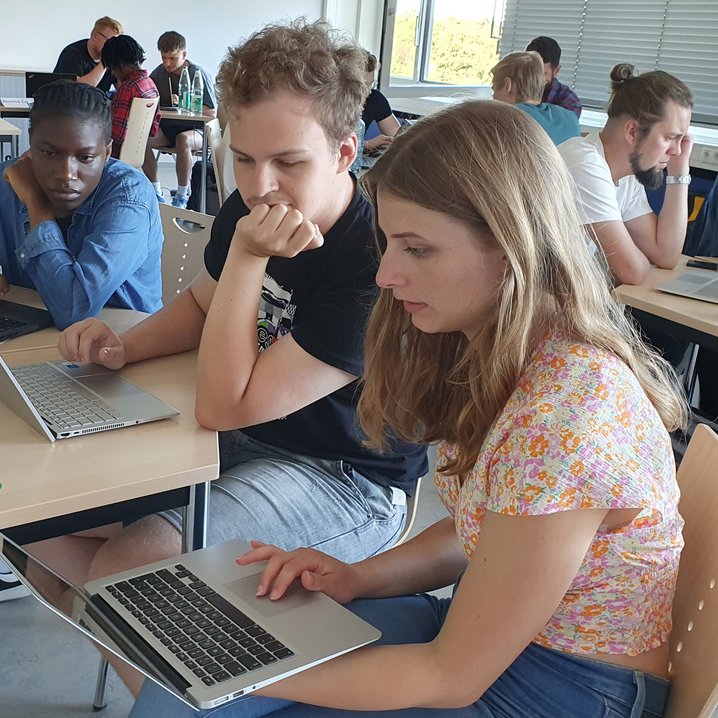 In der Blockveranstaltung beschäftigten sich die Studierenden mit IT-Sicherheit und Datenschutz. (Foto: Angela Moldenhauer, Jade HS)