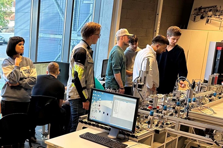 Studierende des Studiengangs Wirtschaftsingenieurwesen zu Gast an der Rēzekne Academy of Technology (Foto: Jade Hs)