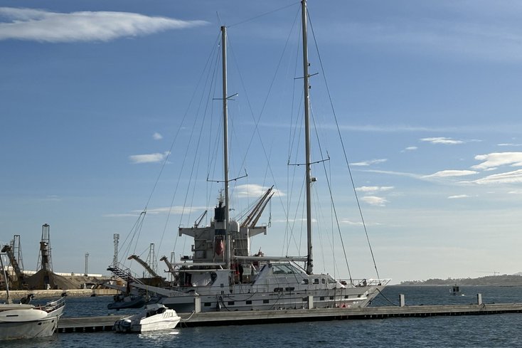 Die White Star im Hafen von Garucha (Bild: Jade HS/Justine Schüler)