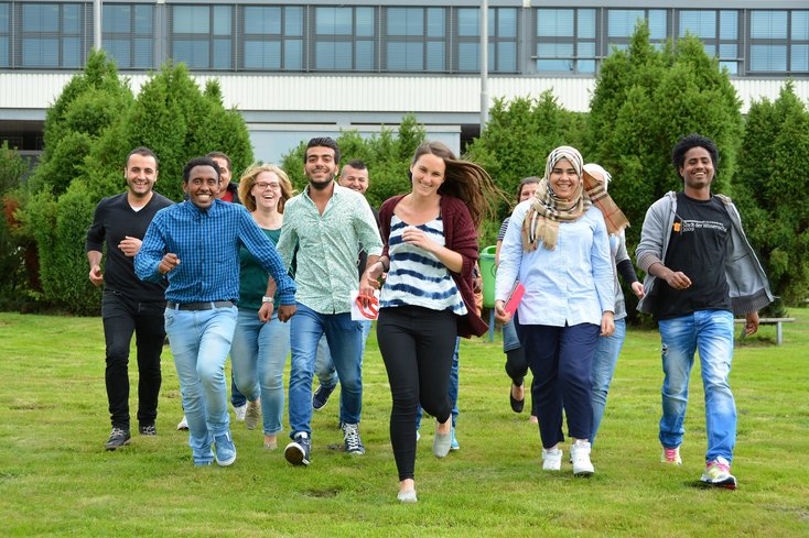 Das International Office der Jade Hochschule kümmert sich darum, dass qualifizierte Geflüchtete schnellstmöglich ihre akademische Ausbildung fortsetzen können. Foto: Axel Biewer