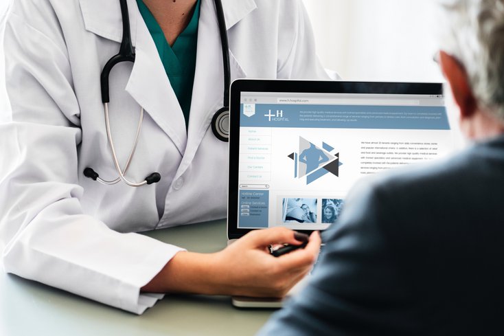 Speziell ausgebildete Pflegekräfte werden in Zukunft, dank fortschreitender Digitalisierung, Tätigkeiten übernehmen können, die heute noch allein in ärztlicher Hand liegen. (Foto: Pexels)