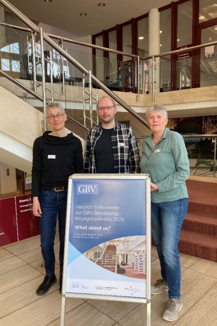 Zeigten sich sehr zufrieden mit der Konferenz: die Organisator_innen Michaela Klinkow (Landesbibliothek), Dr. Jan Gerd Wilkens (BIS Oldenburg) und Bärbel Gerdes (Jade Hochschule – Bibliothek Oldenburg) (Bild: privat)