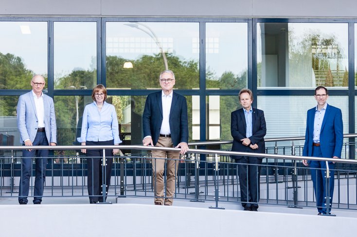 Die Hochschulleitung (v.li.): Prof. Dr. Hero Weber, Prof. Dr. Juliane Benra, Prof. Dr. Manfred Weisensee, Markus Wortmann, Prof. Dr. Holger Saß. (Foto: Sonja Wessels/Jade HS)