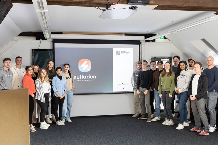Studierende aus dem Wahlpflichtkurs „Digitaler Campus“ nutzen das Lernportal bereits aktiv. (Foto: Andreas Rothaus/Jade HS)