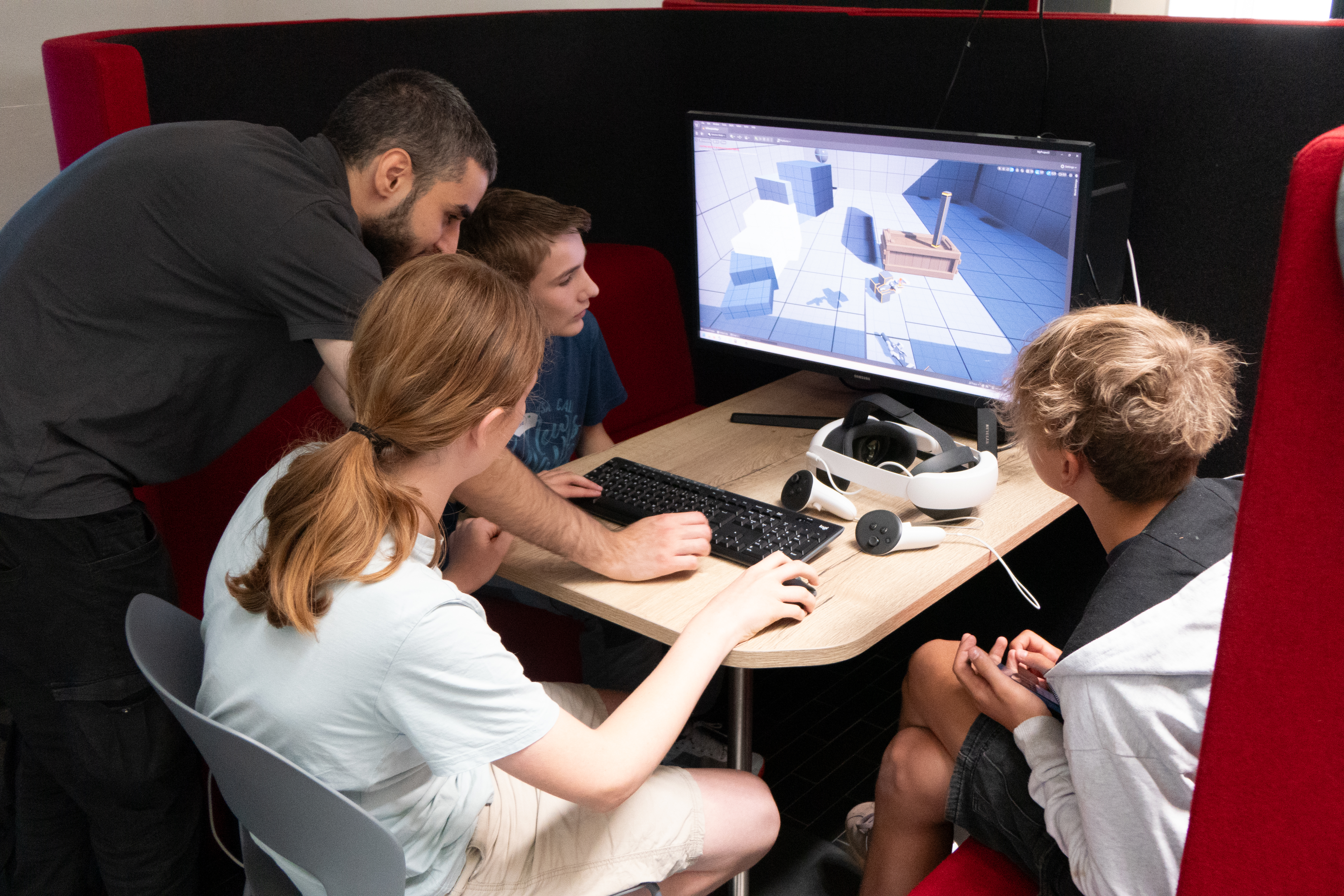 Foto: Schüler beim Workshop Virtuelle Welten