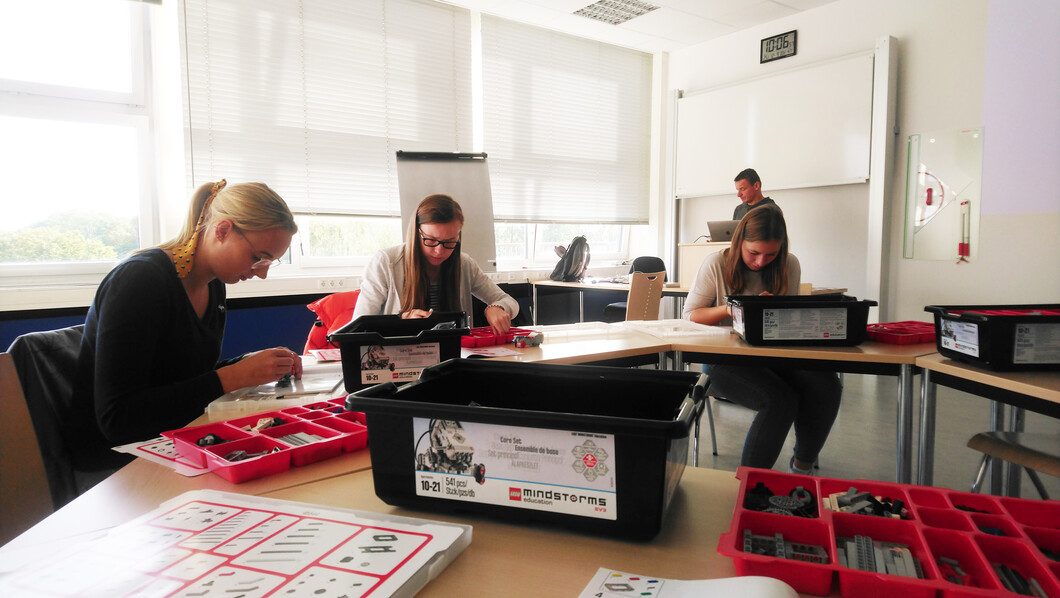 ... Lernen mit Lego Mindstorm bei Andreas Baumgart im Fachbereich MIT ... Foto: V. Sasse