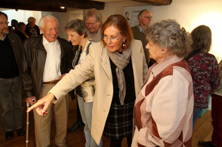 Eröffnung am 17. April 2015; Foto: Piet Meyer Teilnehmende bei der Eröffnung der Wanderausstellung