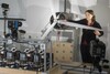 Martina Göring im Labor für optische 3D-Messtechnik
