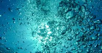 Wasser mit Blasen Wasser mit Blasen