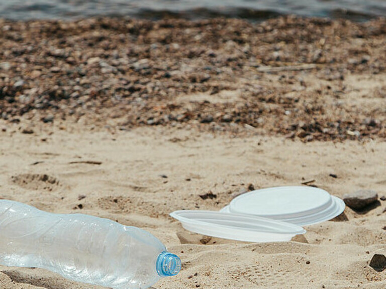 Plastikmüll am Strand