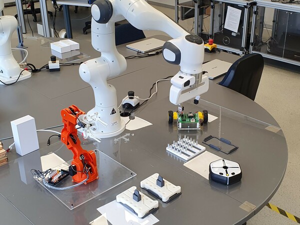 Bild Roboter des Robotikzentrums JadeBay
